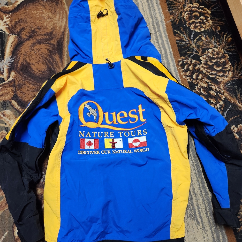 Que Vibrant Blue and Yellow Ski Jacket